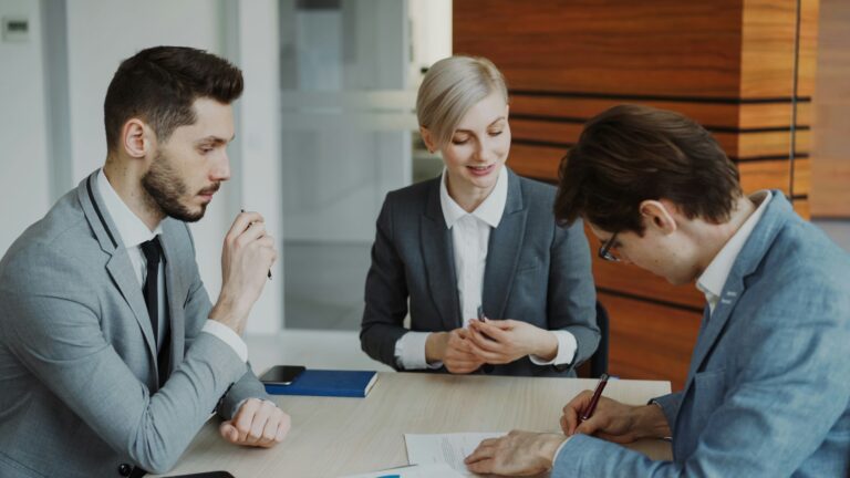 Salary negotiation, the art of landing a better deal. Unsplash on Think-smarter.net
